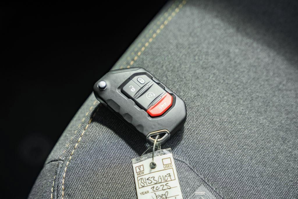 New 2025 Jeep Gladiator Sport AWD/4WD image 43