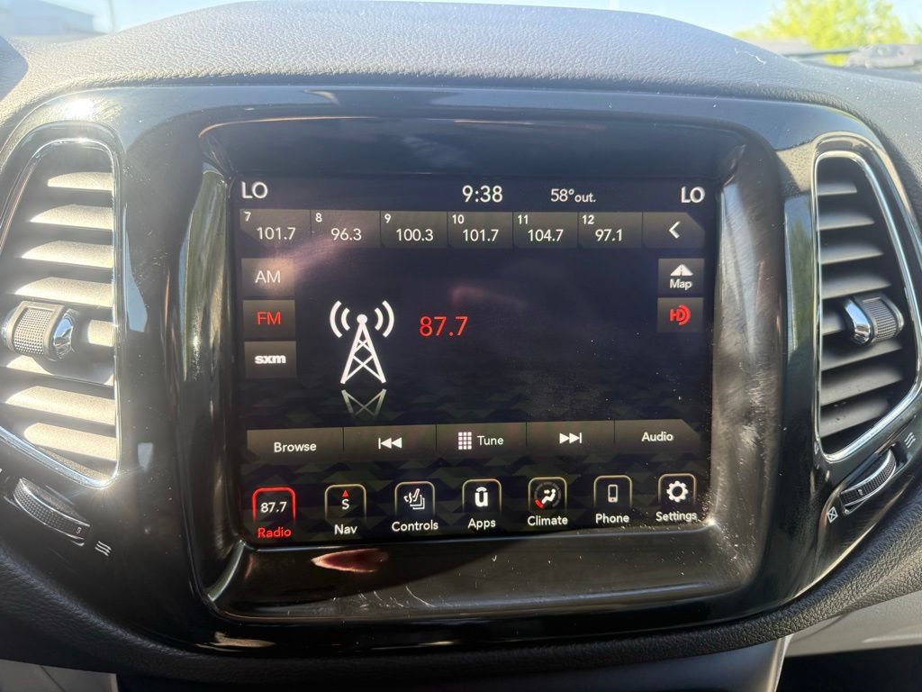 Used 2018 Jeep Compass Limited w/ Navigation Group AWD/4WD image 18