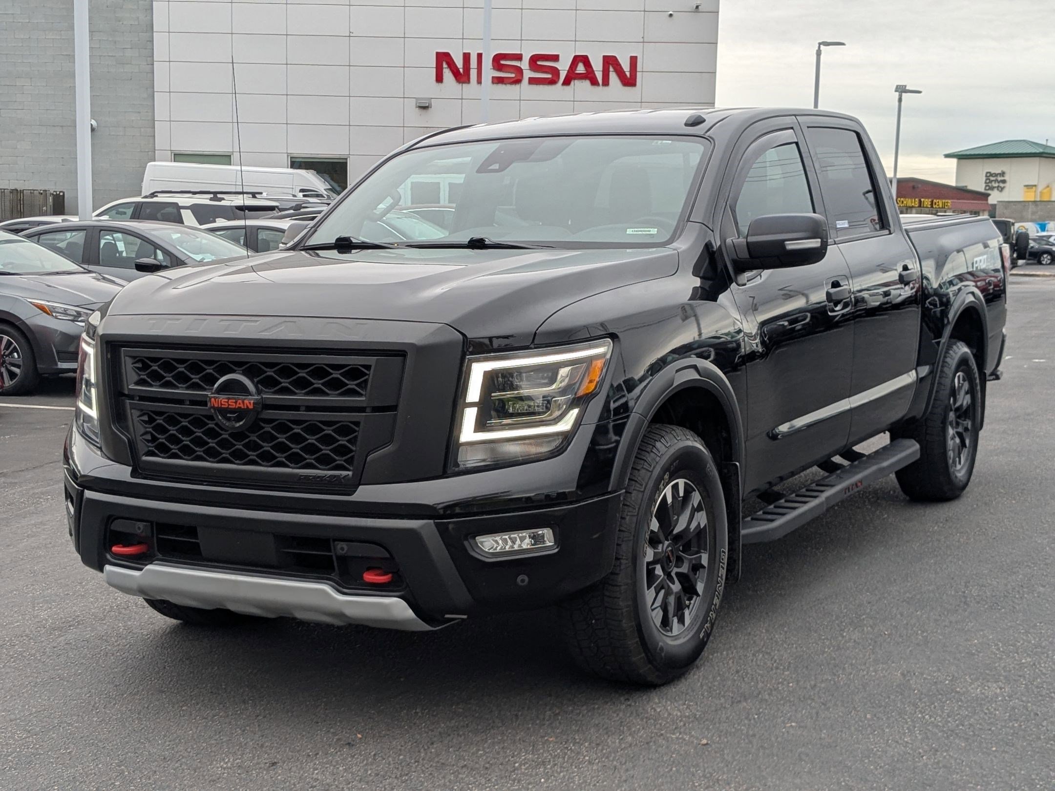 Used 2021 Nissan Titan PRO-4X w/ Pro-4x Convenience Package image 10