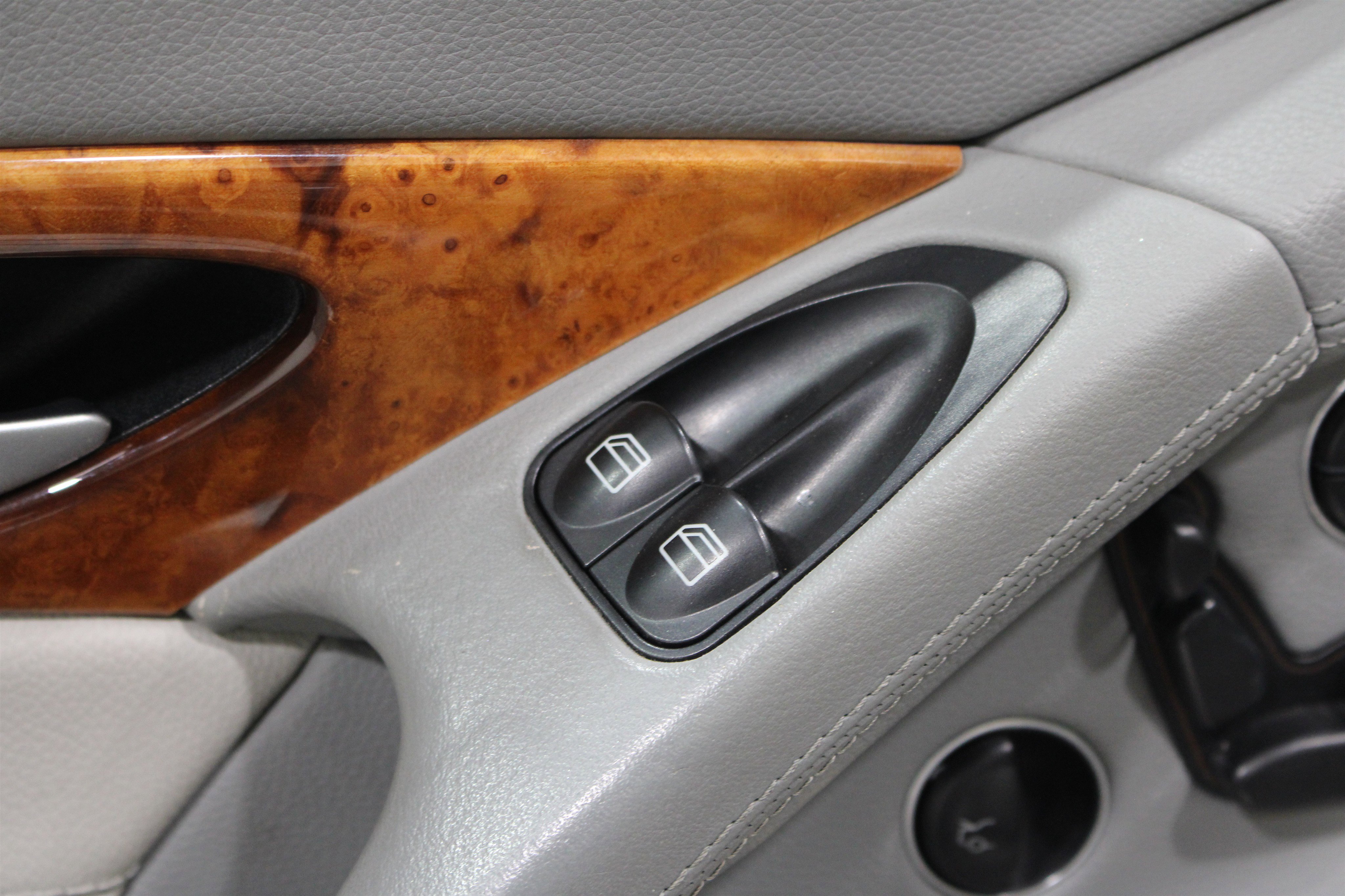 Used 2007 Mercedes-Benz SL 550 image 8