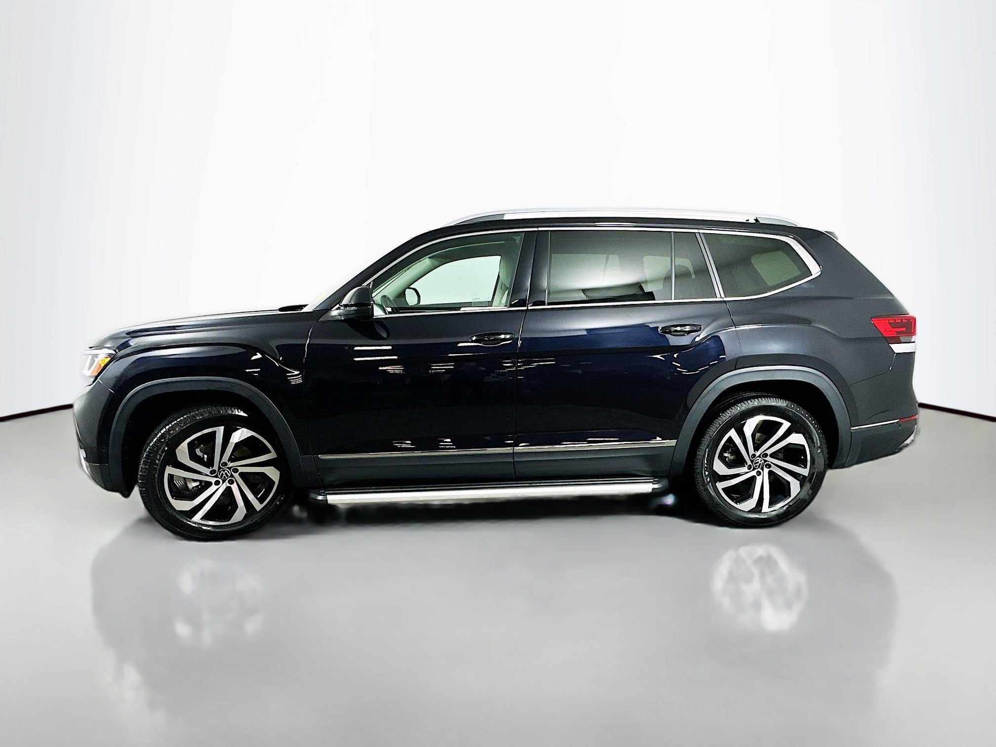 Used 2021 Volkswagen Atlas SEL Premium image 4