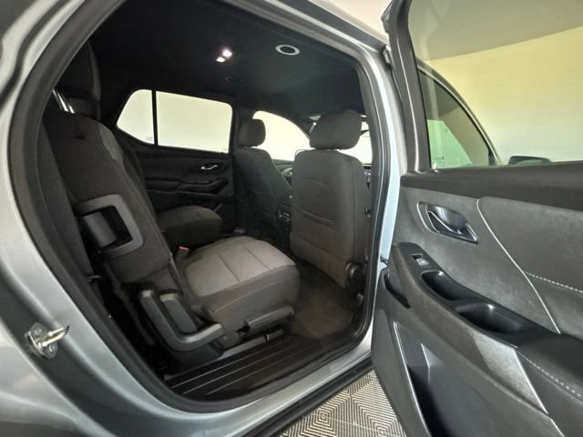 Used 2023 Chevrolet Traverse LT w/ Rear Camera Mirror Package AWD/4WD image 30