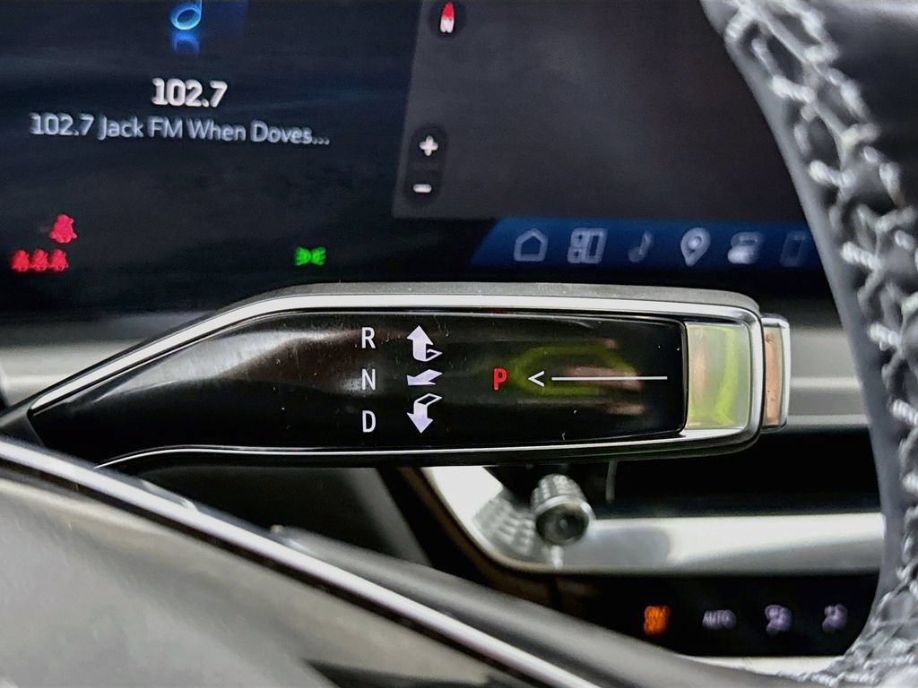 Used 2024 Cadillac Lyriq Luxury AWD/4WD image 8