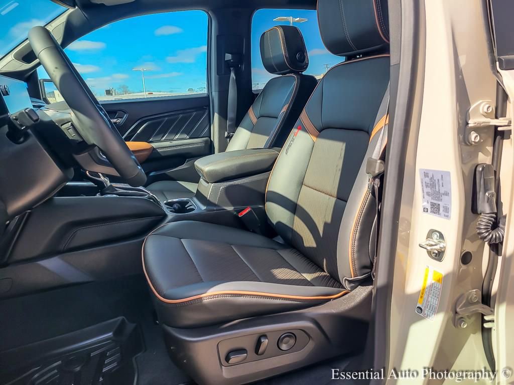 Used 2026 GMC Canyon AT4 w/ Technology Plus Package image 9