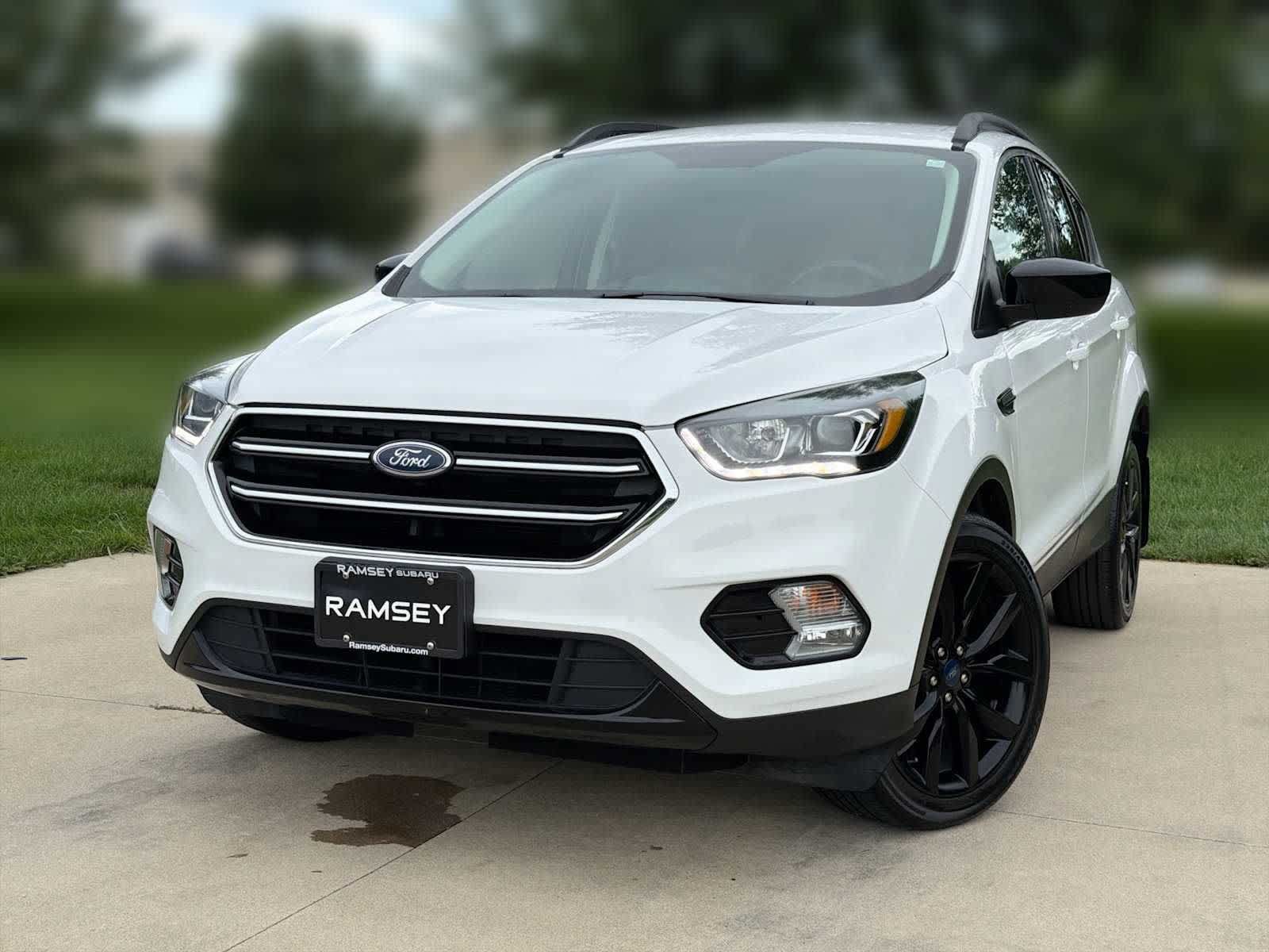 Used 2019 Ford Escape SE FWD image 1