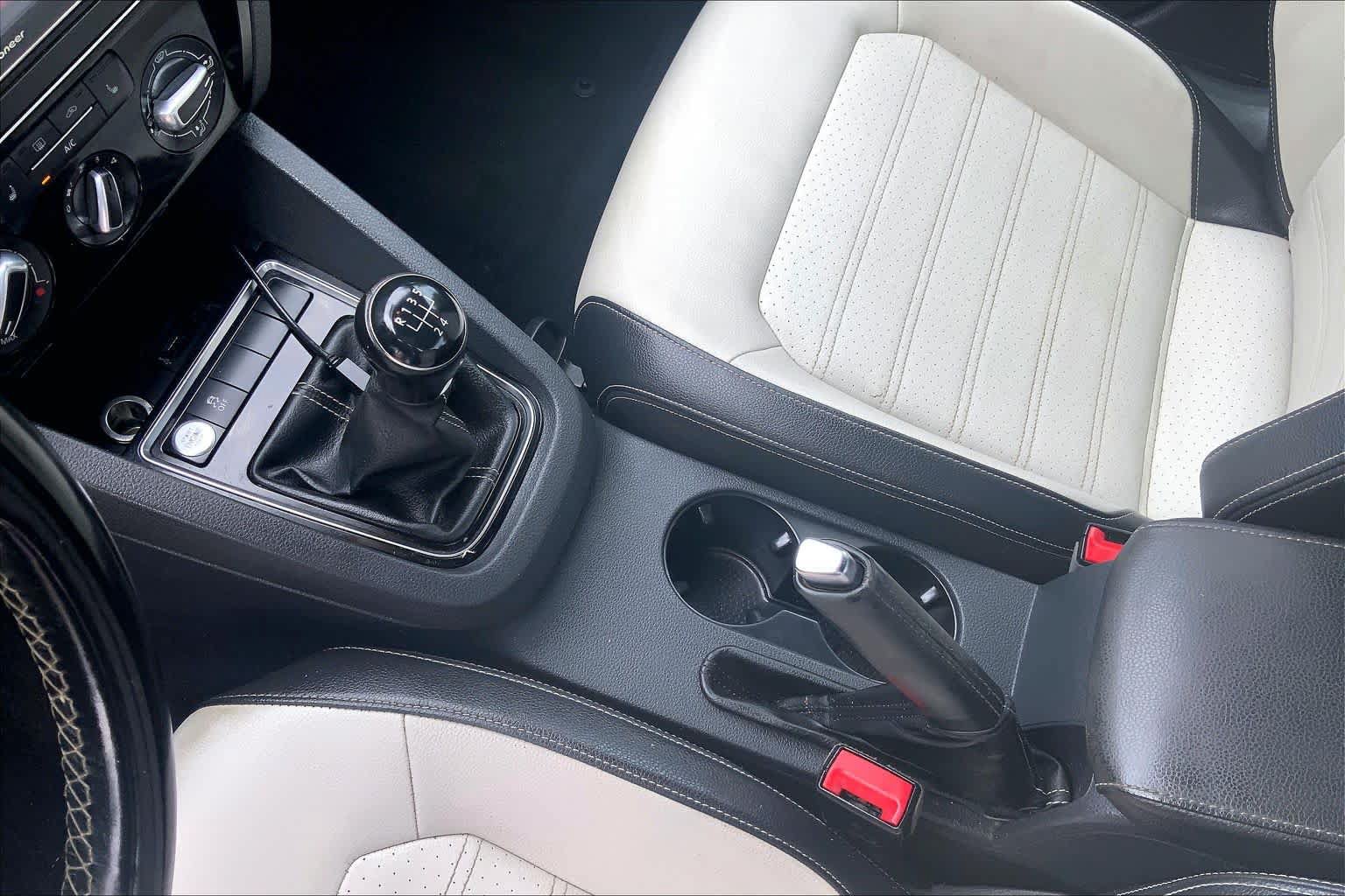 Used 2016 Volkswagen Jetta Sport FWD image 16