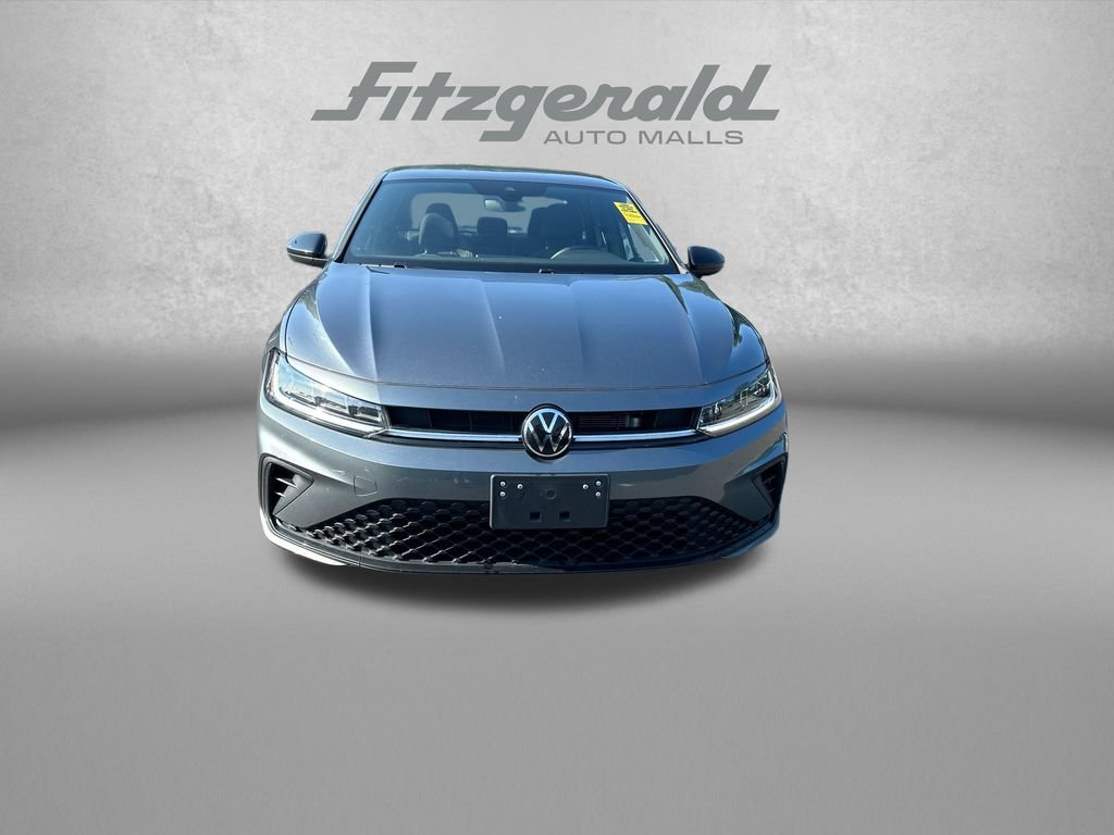 Used 2025 Volkswagen Jetta Sport FWD image 2