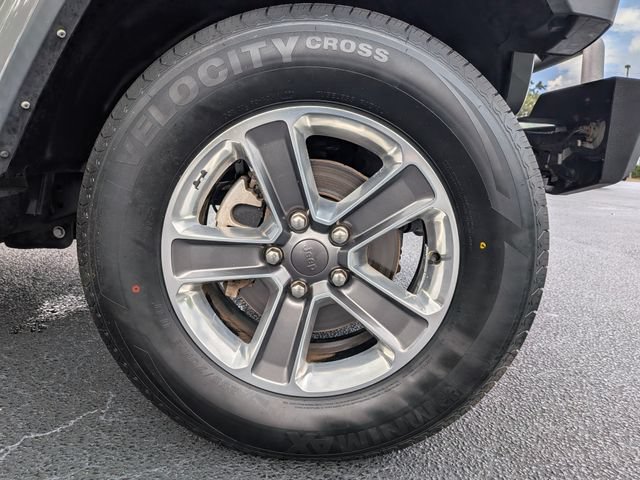 Used 2022 Jeep Wrangler Unlimited Sahara AWD/4WD image 12
