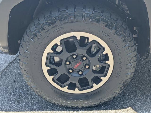 Used 2025 Toyota 4Runner TRD Off-Road Premium AWD/4WD image 11