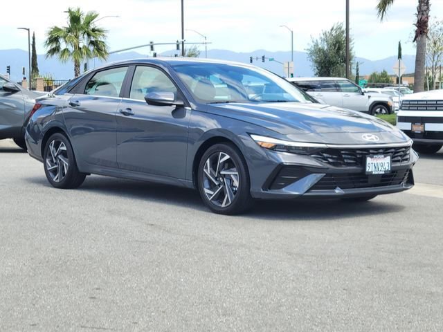 Certified 2025 Hyundai Elantra SEL image 31