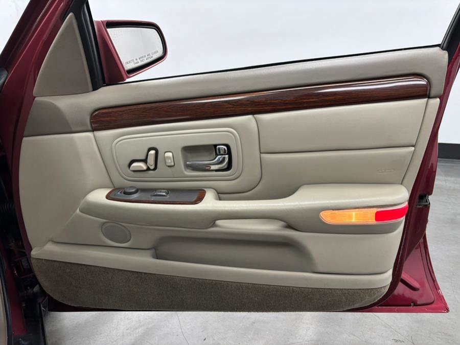 Used 1997 Cadillac De Ville Sedan w/ Comfort/Convenience Pkg image 27