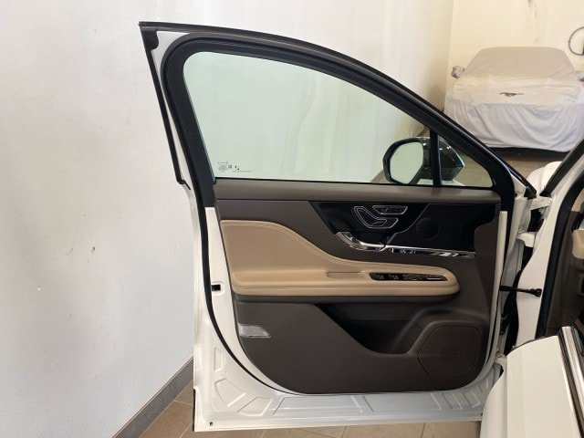 Certified 2023 Lincoln Corsair AWD w/ Equipment Group 101A image 14