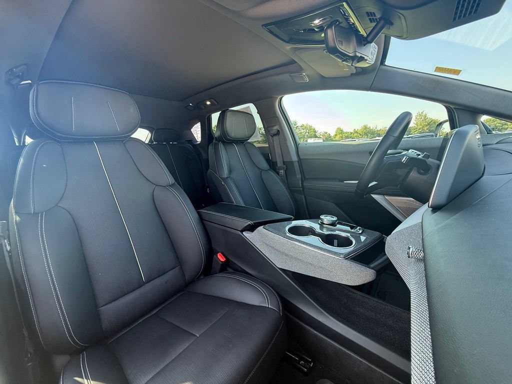 Certified 2025 Cadillac Optiq Sport 2 w/ LPO, Floor Liner Package AWD/4WD image 33