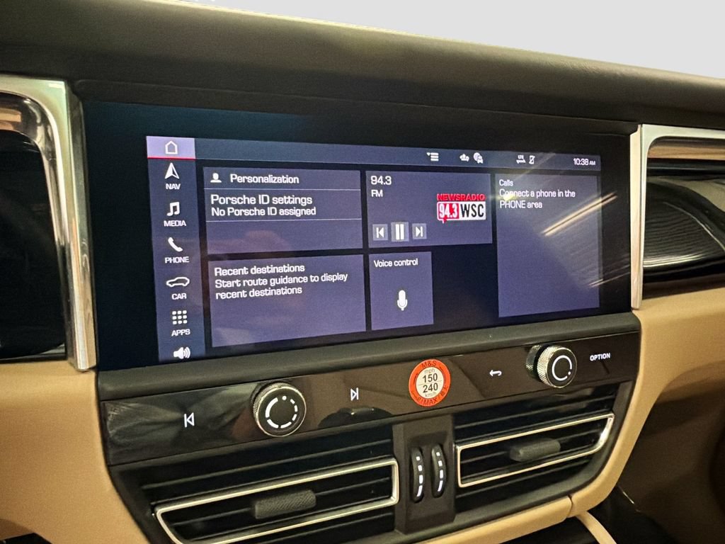 Certified 2025 Porsche Macan AWD/4WD image 16