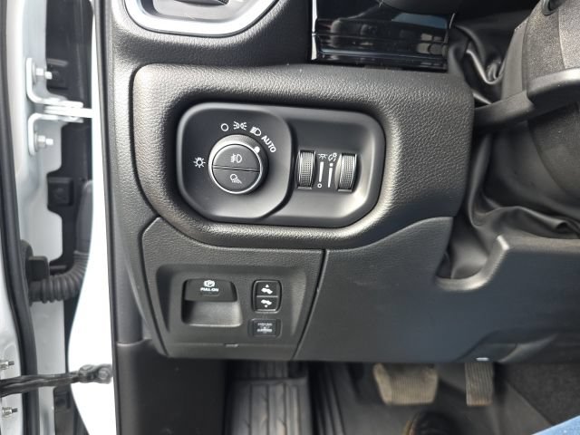 Used 2025 RAM 1500 Laramie AWD/4WD image 19