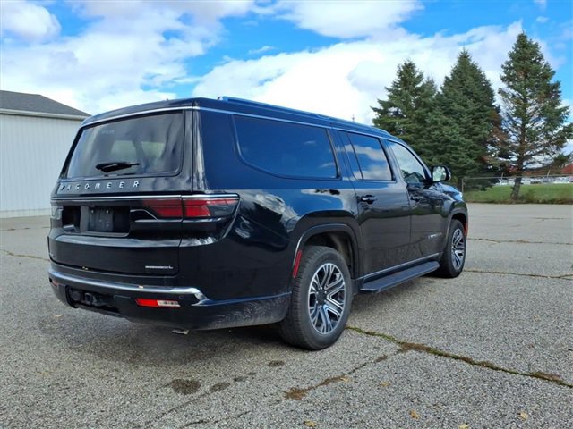 Used 2023 Jeep Wagoneer L Series II image 7