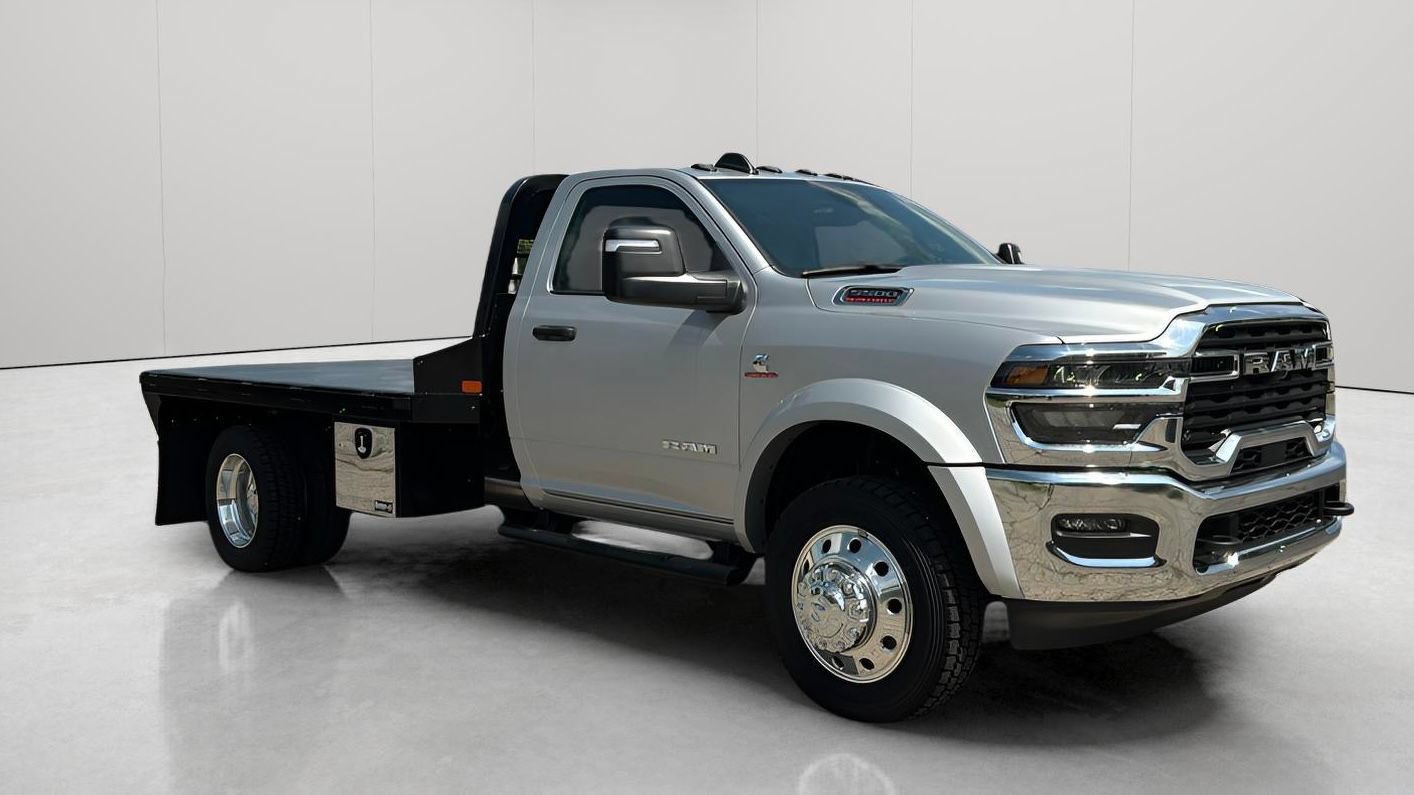 New 2026 RAM 5500 4x4 Regular Cab image 9