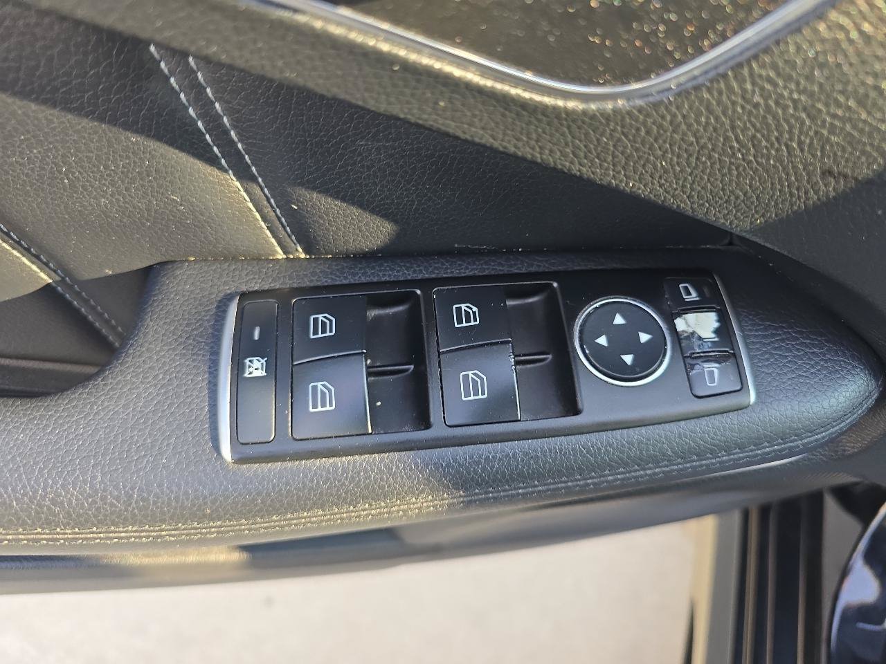 Used 2015 Mercedes-Benz E 400 4MATIC Sedan image 19