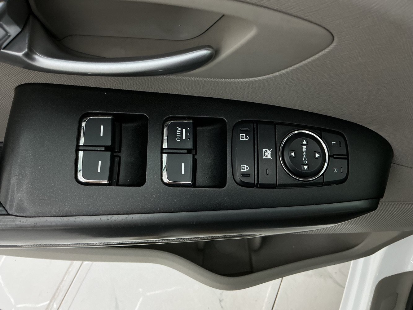 Used 2020 Kia Sedona L FWD image 36