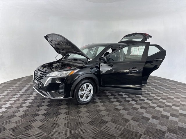 Used 2022 Nissan Kicks S image 10
