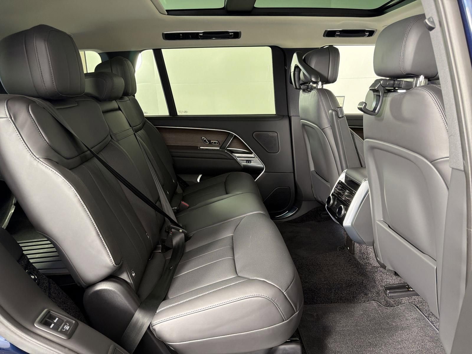 New 2026 Land Rover Range Rover Long Wheelbase SE image 30