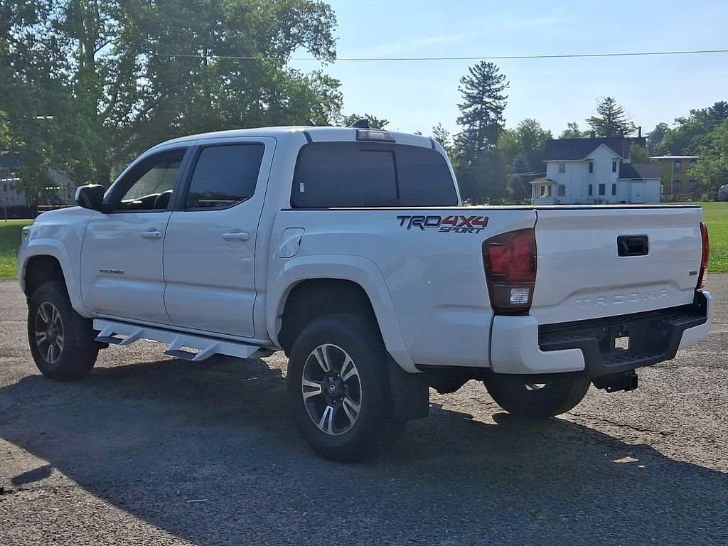 Used 2019 Toyota Tacoma TRD Sport AWD/4WD image 4