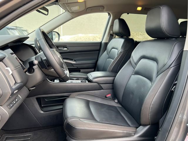 Used 2025 Nissan Pathfinder SL image 4