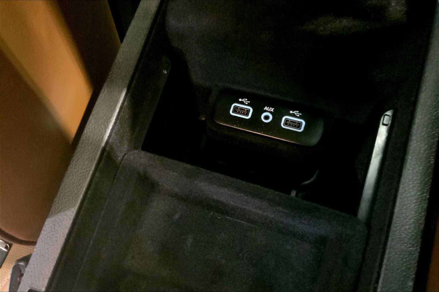 Used 2018 Chrysler 300 Limited w/ Light Group AWD/4WD image 35