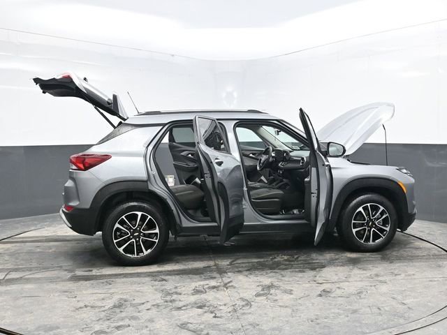 Used 2025 Chevrolet TrailBlazer LT w/ Driver Confidence Package image 48