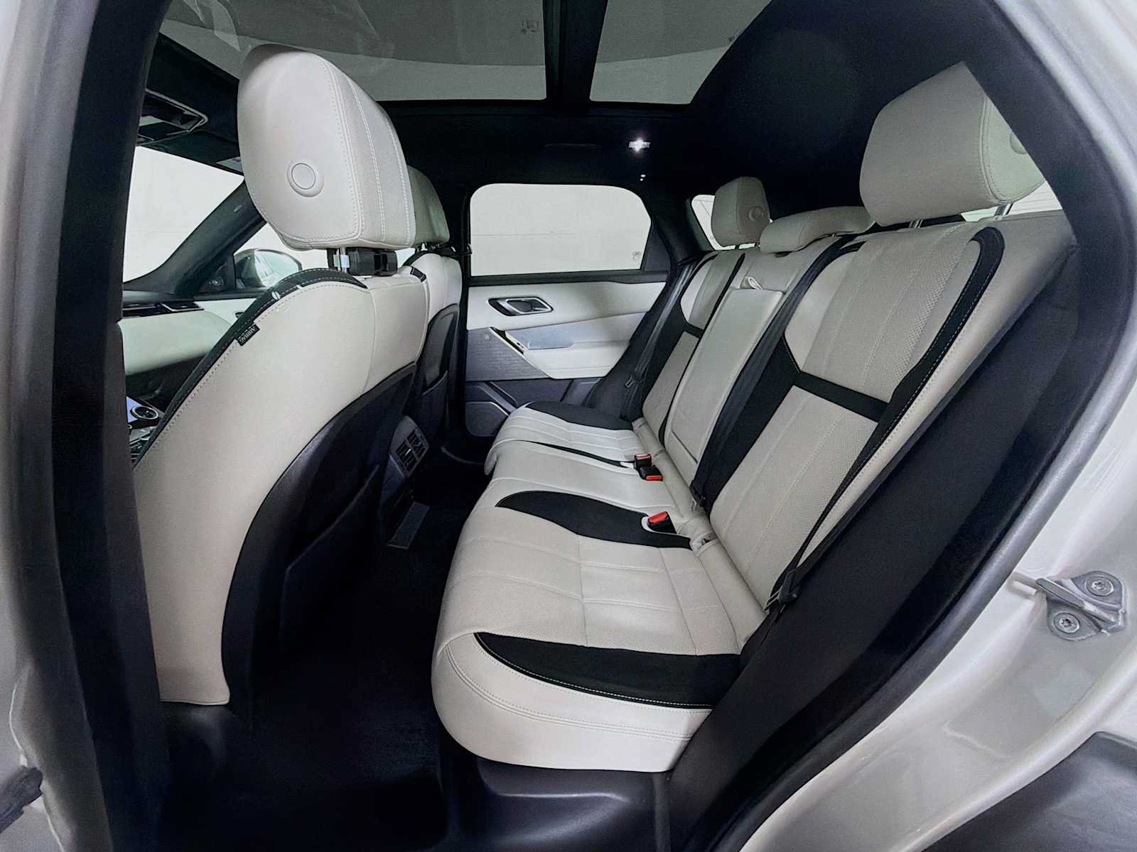 Used 2020 Land Rover Range Rover Velar R-Dynamic S AWD/4WD image 22