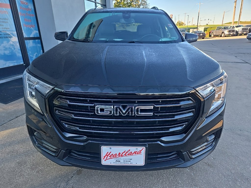 Used 2024 GMC Terrain SLT w/ Elevation Edition AWD/4WD image 5