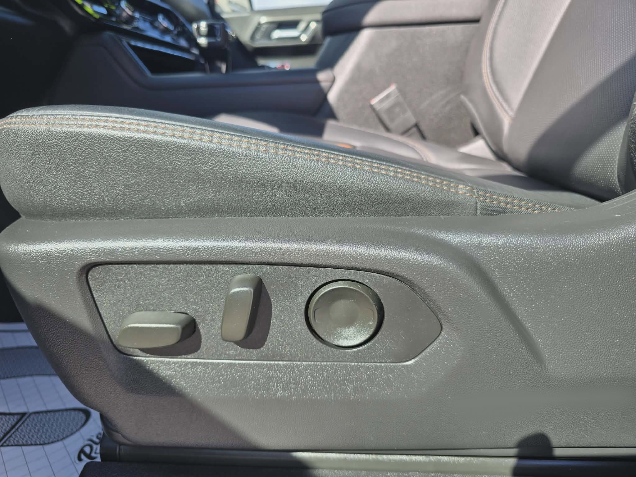 Used 2025 GMC Sierra 1500 AT4 image 14
