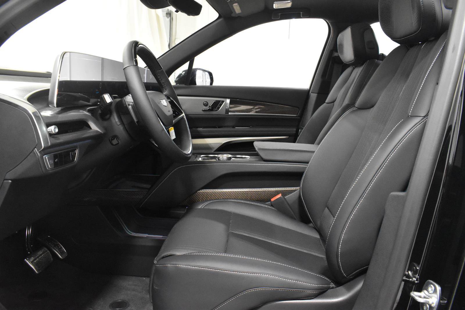 New 2026 Cadillac Vistiq Luxury image 2