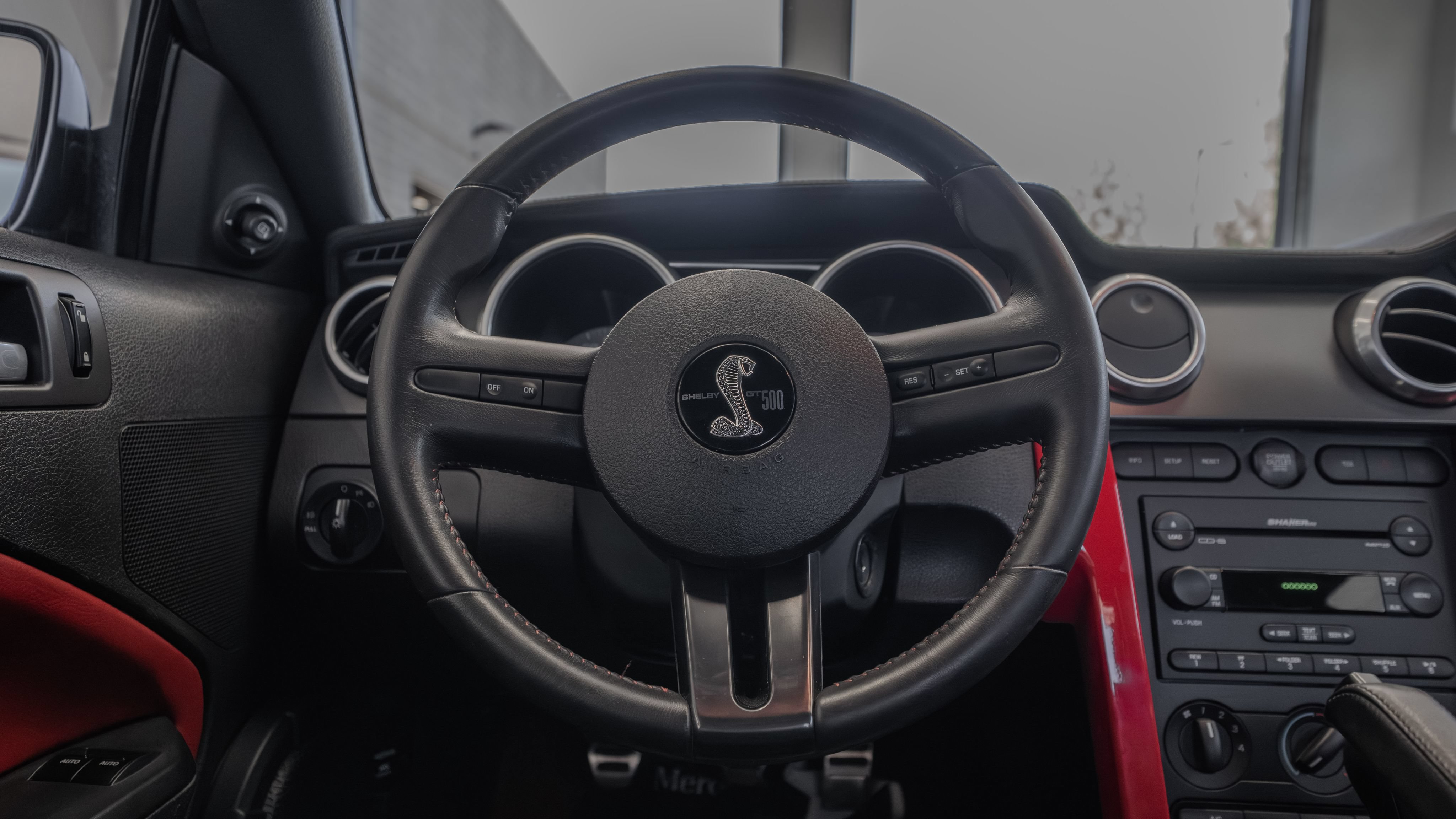 Used 2007 Ford Mustang Shelby GT500 RWD image 9
