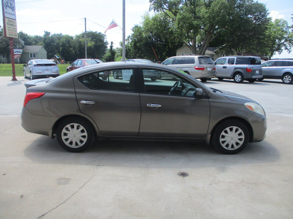 Used 2013 Nissan Versa SV w/ Convenience Pkg FWD image 16