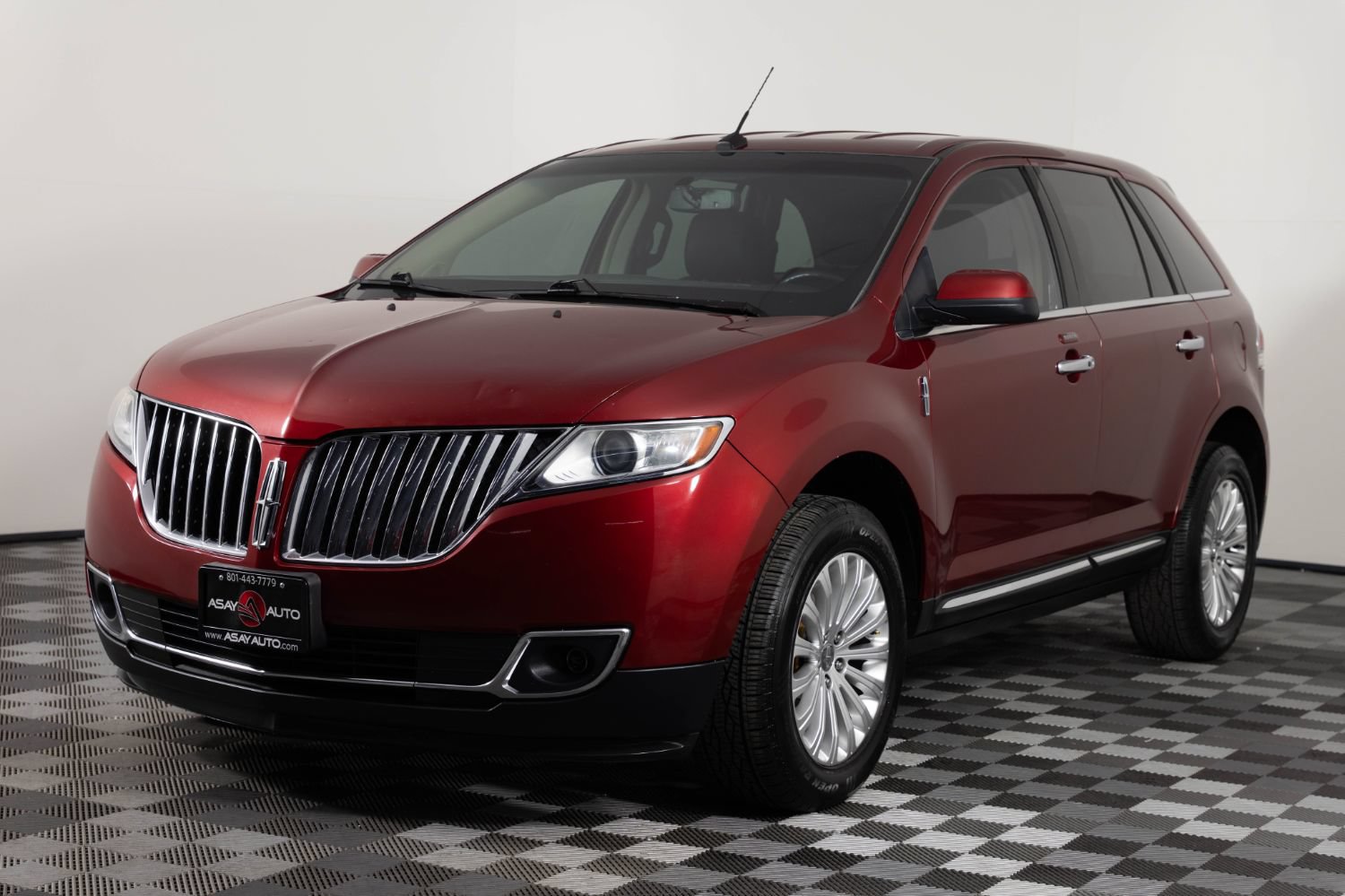 Used 2013 Lincoln MKX AWD image 2
