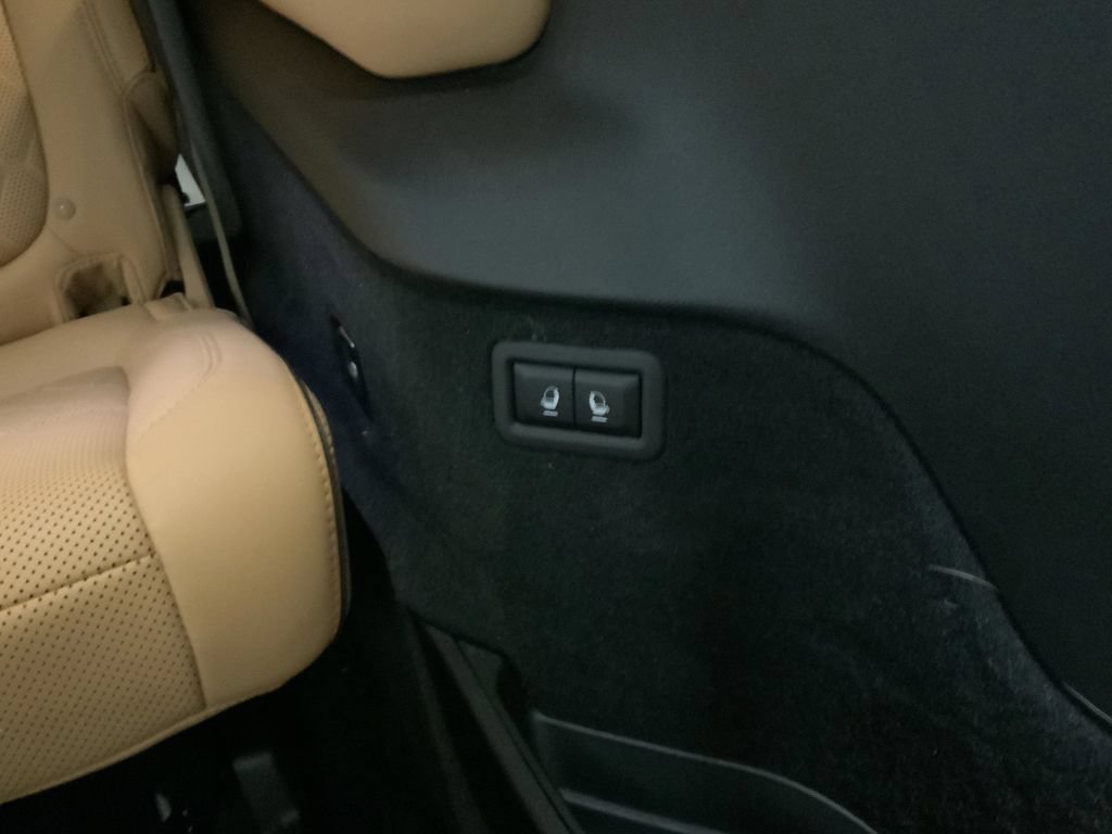 Used 2023 Jeep Grand Wagoneer L Series III w/ Rear Seat Video Group 1 AWD/4WD image 36