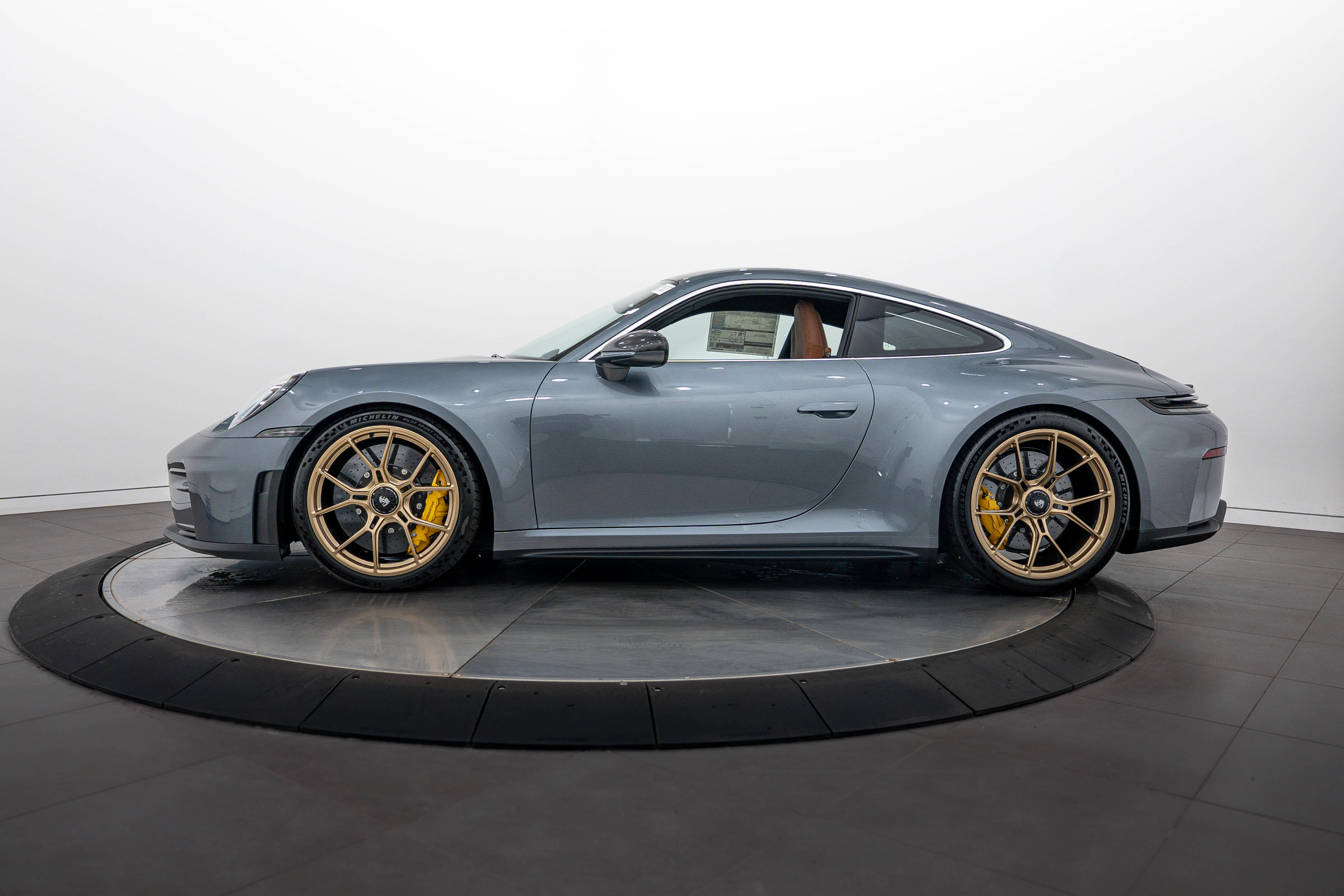 New 2026 Porsche 911 GT3 RWD image 2