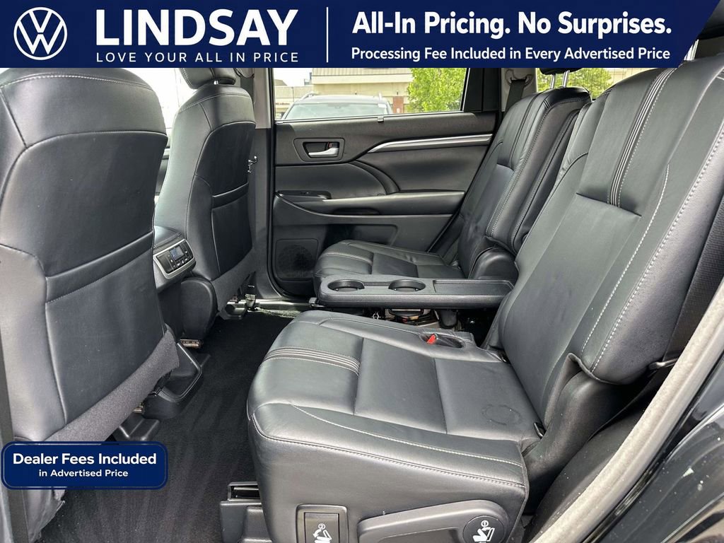 Used 2018 Toyota Highlander SE w/ Carpet Mat Package (TMS) AWD/4WD image 16