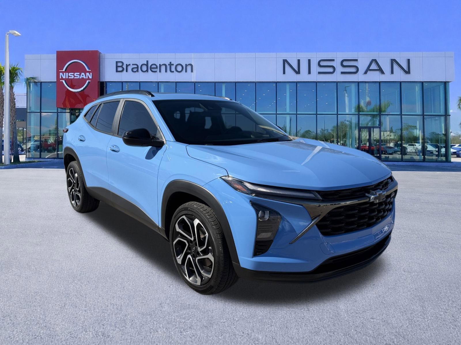 Used 2024 Chevrolet Trax RS w/ Sunroof Package image 3