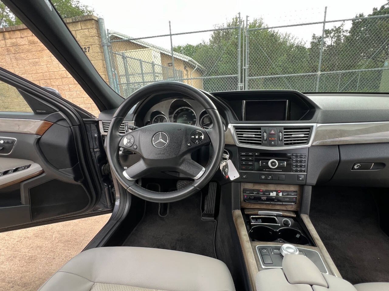 Used 2010 Mercedes-Benz E 350 Sedan image 27