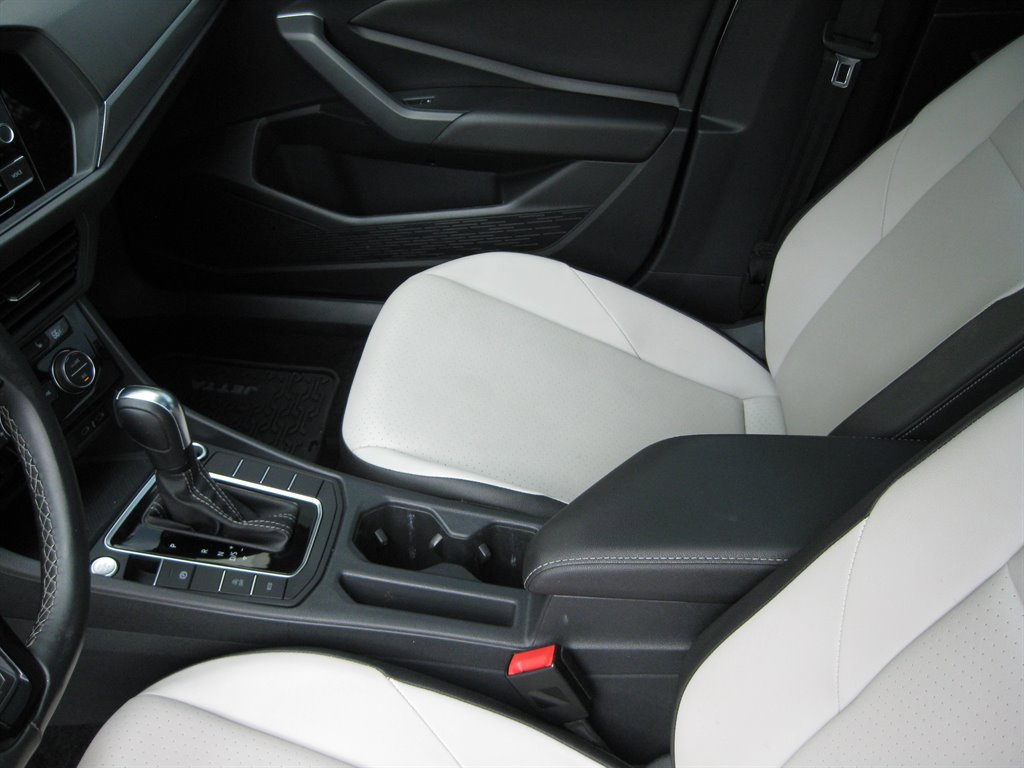 Used 2021 Volkswagen Jetta R-Line w/ R-Line Cold Weather Package image 20