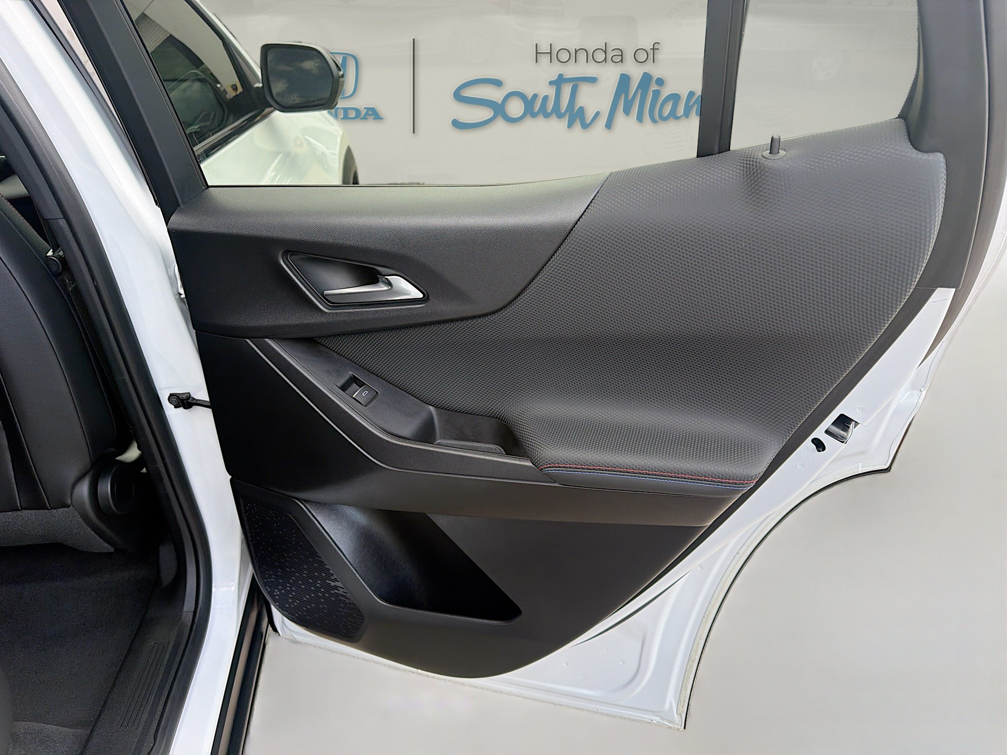 Used 2025 Chevrolet Equinox RS w/ Safety and Technology Package FWD image 30