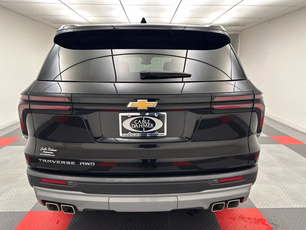 Used 2026 Chevrolet Traverse LT AWD/4WD image 5