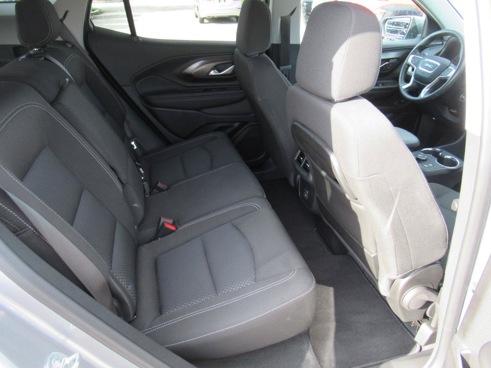 Used 2024 GMC Terrain SLE w/ Driver Convenience Package FWD image 32