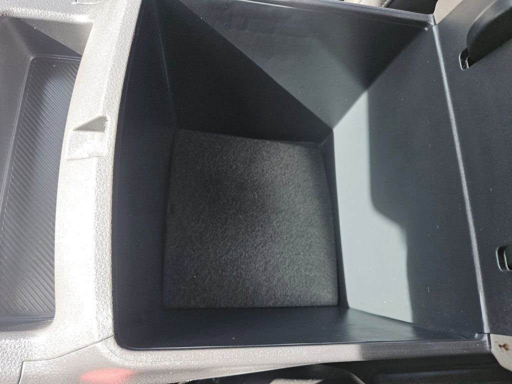 Used 2025 Kia Carnival image 30