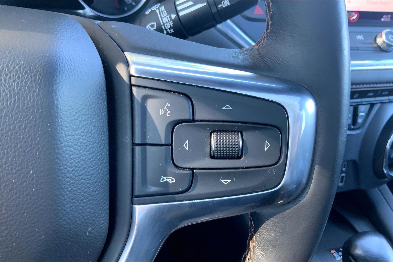 Used 2019 Chevrolet Blazer Premier w/ Sun and Wheels Package AWD/4WD image 21