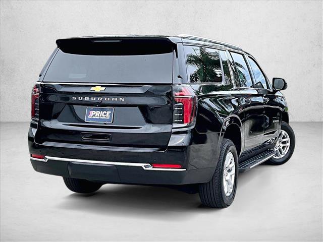 Used 2026 Chevrolet Suburban LS RWD image 2