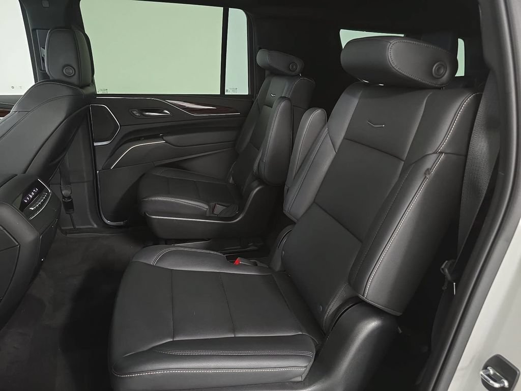 Used 2023 Cadillac Escalade ESV Luxury AWD/4WD image 25
