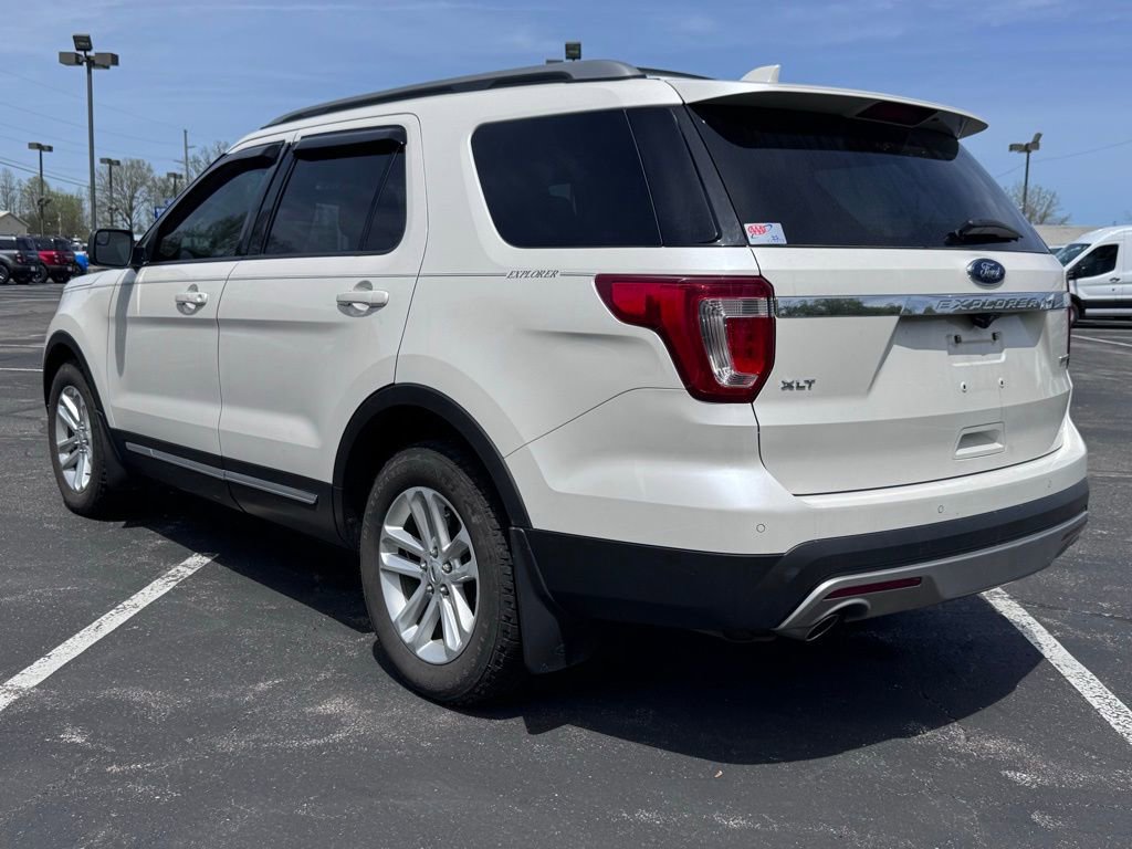 Used 2016 Ford Explorer XLT w/ Equipment Group 202A FWD image 7